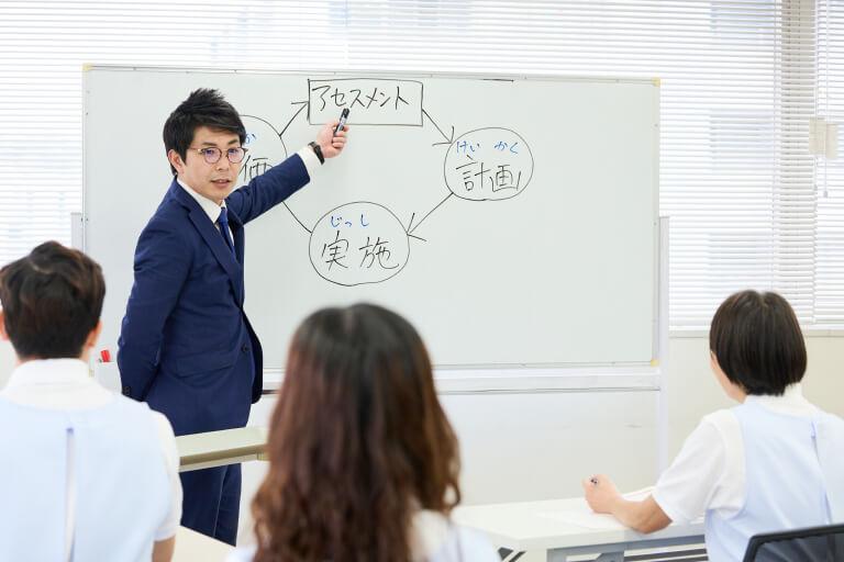 介護職員初任者研修の講義風景