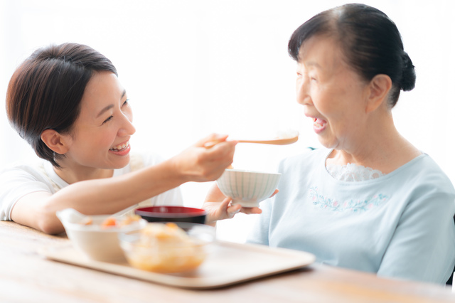 初任者研修「食事介助」の授業体験 | 命を守る介護技術を学ぶ