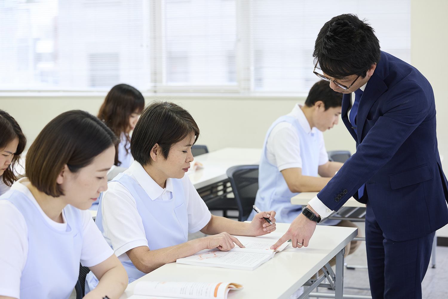 利用者の尊厳を守るための排泄介助