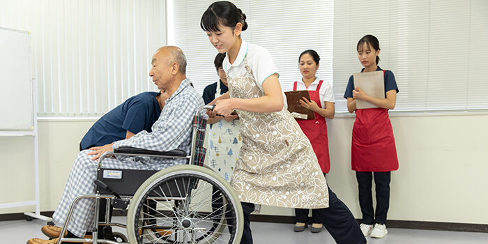 親の介護はどうする？家族介護を助ける介護資格を解説