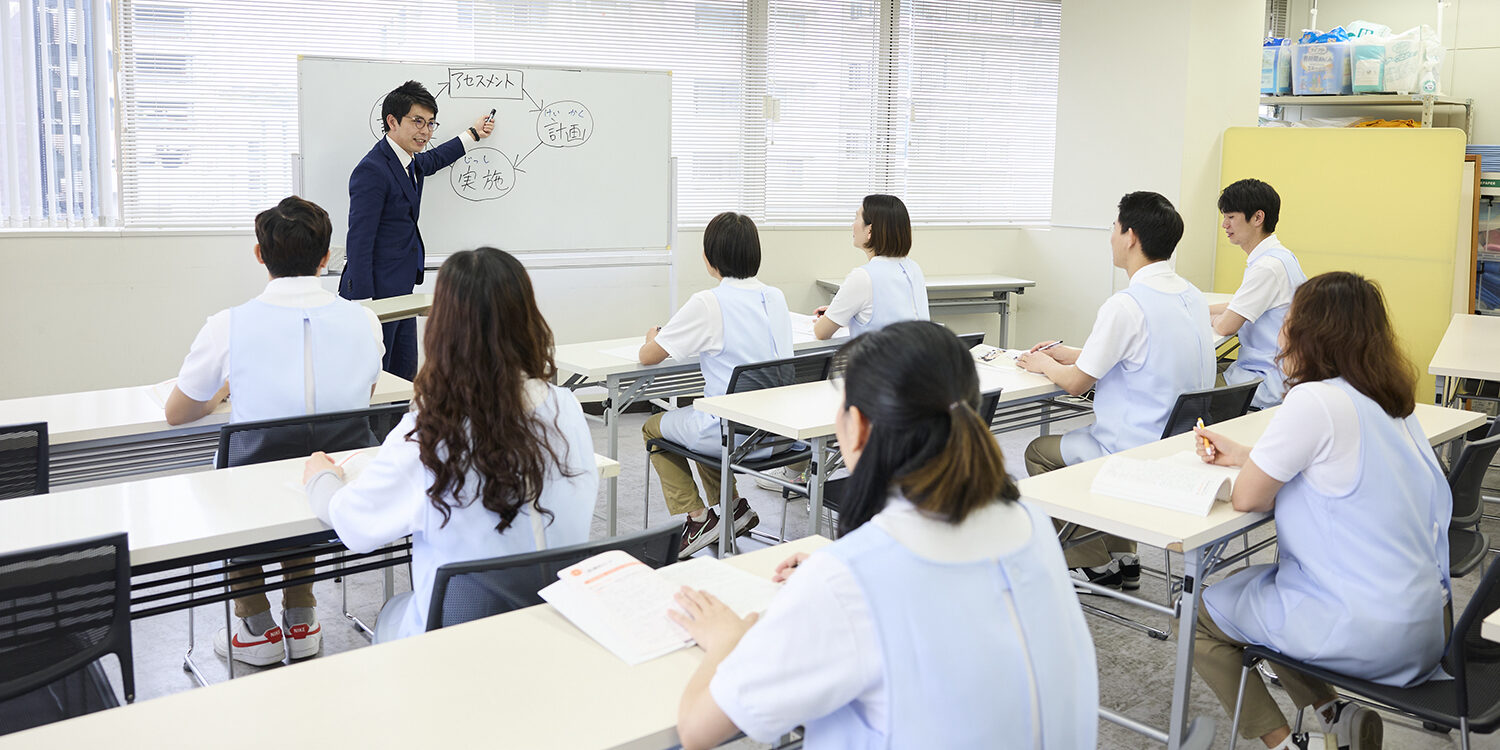 介護資格の勉強を始めるには？初心者から上級者までのスクール公式ガイド
