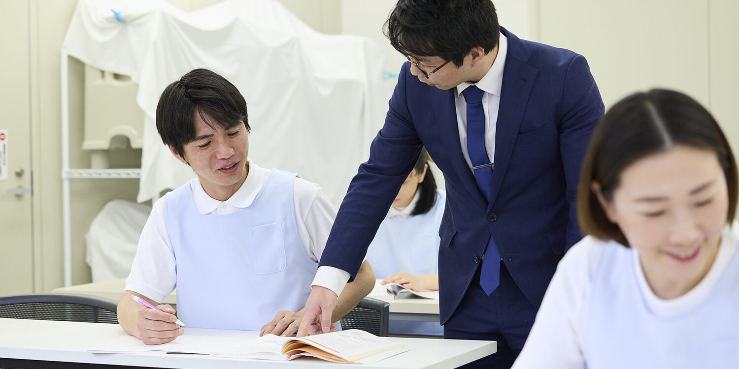 【2025年最新版】初任者研修と実務者研修の違い・取得メリット・活用方法