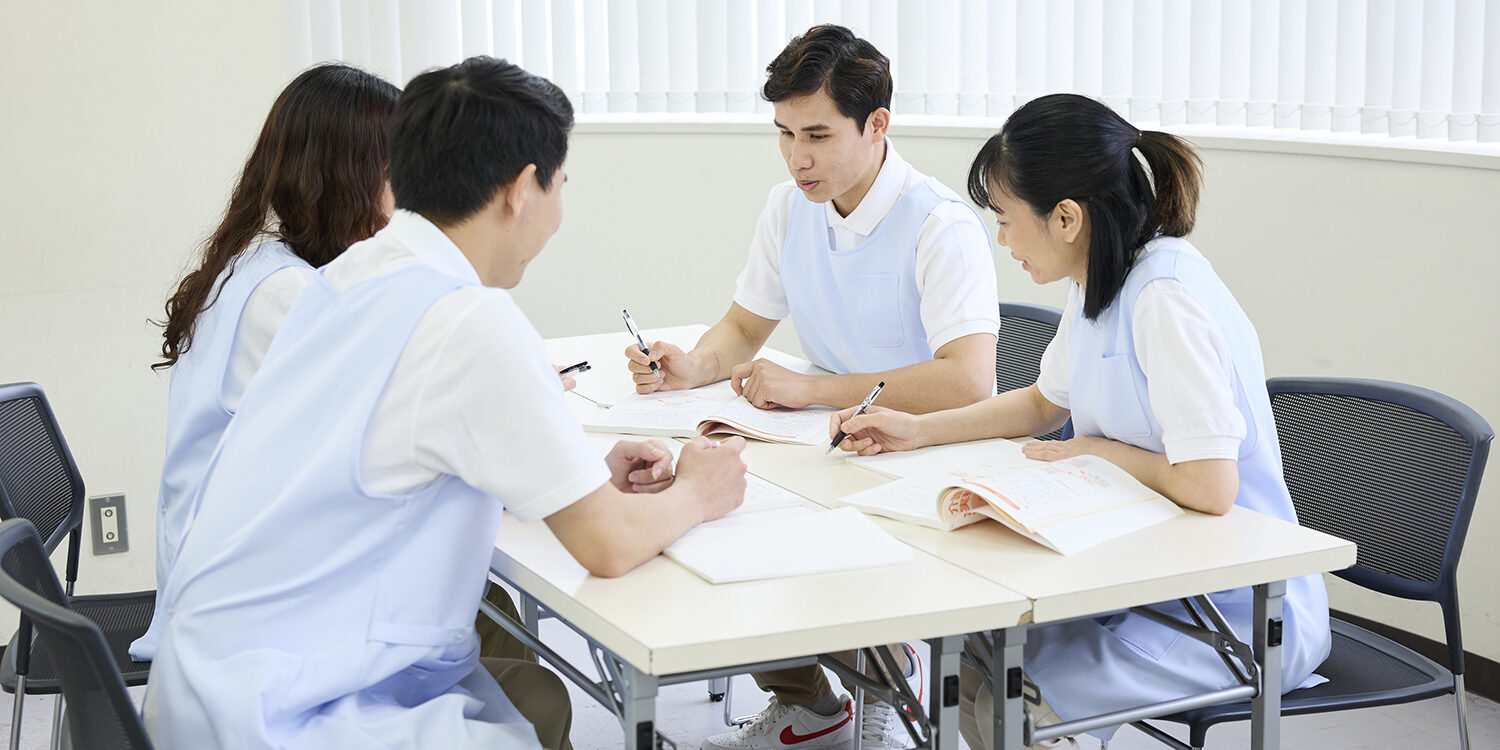 介護士に必要な資格は？無資格から国家資格まで取得のメリットを解説