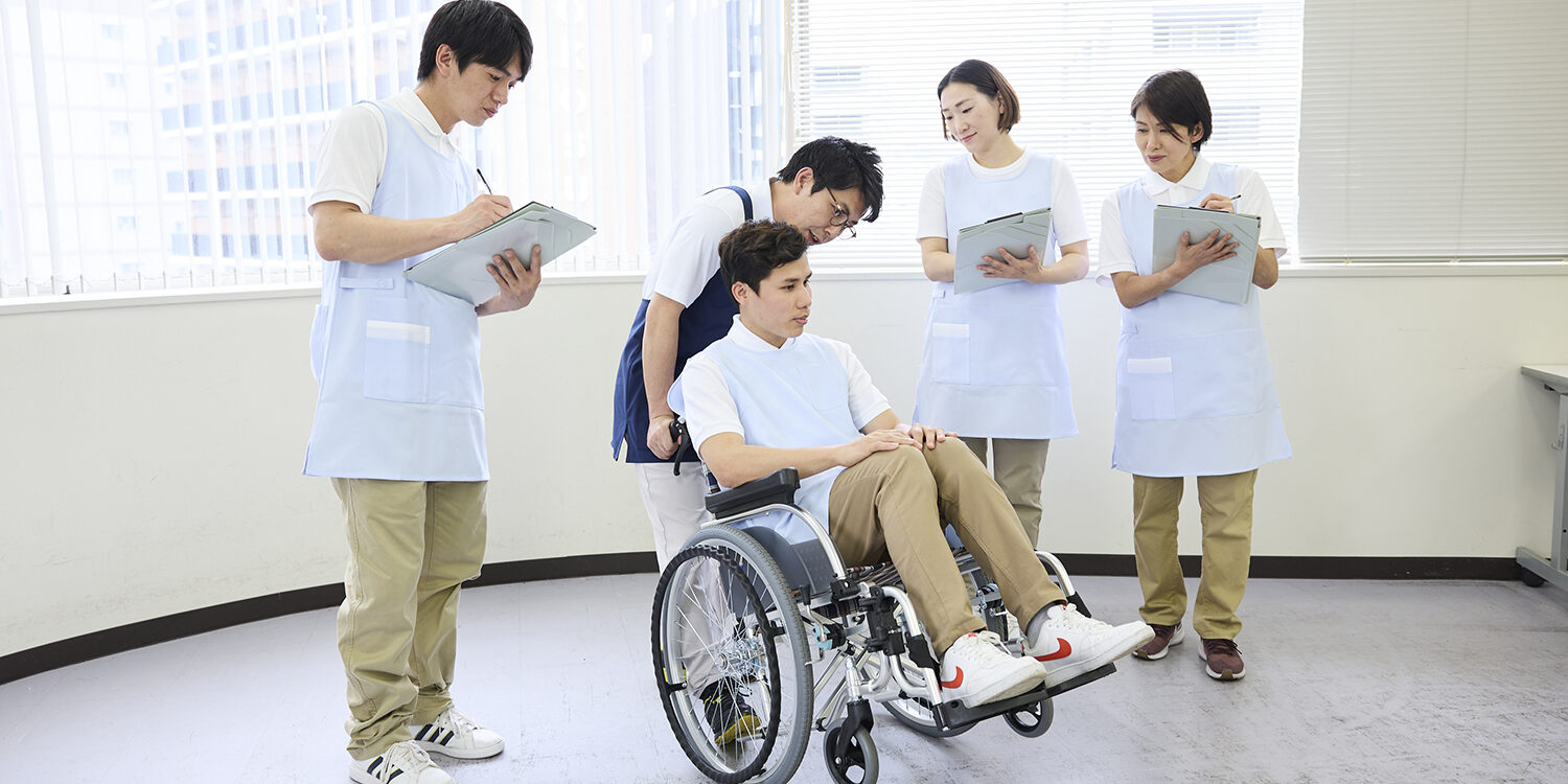 ボディメカニクスを活用した移乗介助の基本：腰痛予防と利用者の安全を両立