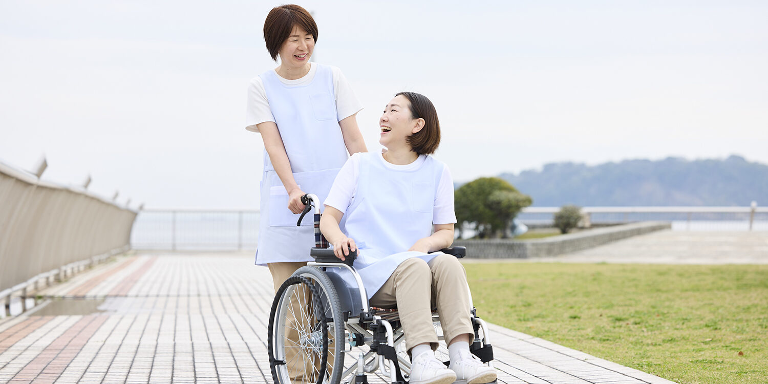 ケアワーカーの資格とは？ 介護福祉士との違いや種類・取得方法を解説